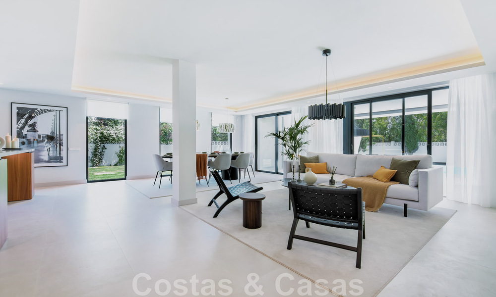 Villa de lujo nueva, lista para entrar a vivir, a poca distancia de la playa en una zona preferida de Guadalmina Baja en Marbella 43804