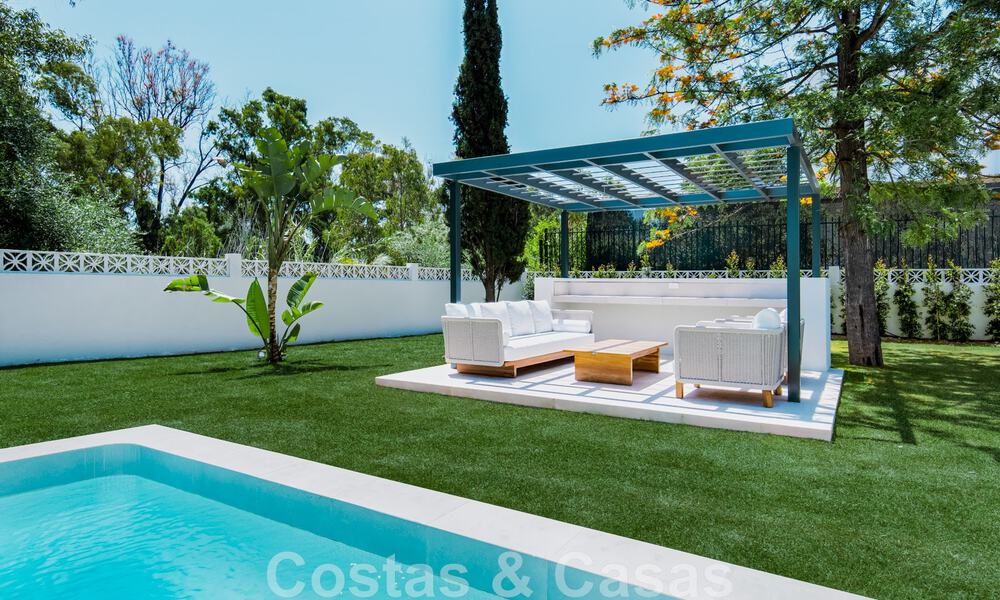 Villa de lujo nueva, lista para entrar a vivir, a poca distancia de la playa en una zona preferida de Guadalmina Baja en Marbella 43807