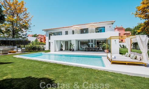 Villa de lujo nueva, lista para entrar a vivir, a poca distancia de la playa en una zona preferida de Guadalmina Baja en Marbella 43812