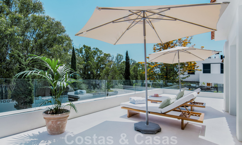 Villa de lujo nueva, lista para entrar a vivir, a poca distancia de la playa en una zona preferida de Guadalmina Baja en Marbella 43814