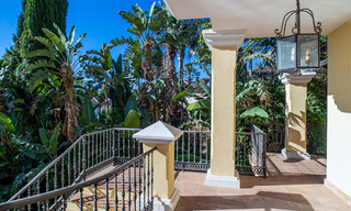 Clásica villa de lujo en venta en urbanización cerrada y en primera línea de golf con impresionantes vistas al campo de golf La Quinta, Benahavis - Marbella 44101 