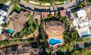 Clásica villa de lujo en venta en urbanización cerrada y en primera línea de golf con impresionantes vistas al campo de golf La Quinta, Benahavis - Marbella 44110 