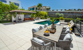 Magnífica villa de lujo en venta de arquitectura mediterránea moderna, con vistas al mar y en un complejo de golf en Benahavis - Marbella 44174 