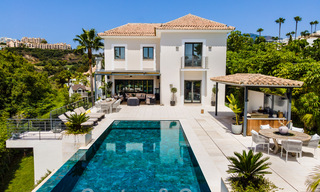 Magnífica villa de lujo en venta de arquitectura mediterránea moderna, con vistas al mar y en un complejo de golf en Benahavis - Marbella 44177 