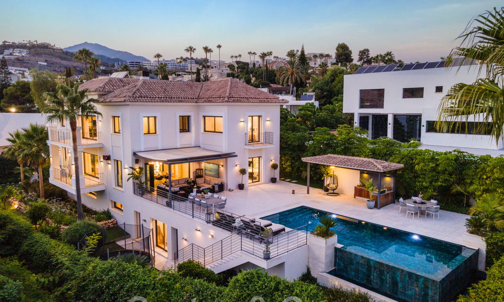 Magnífica villa de lujo en venta de arquitectura mediterránea moderna, con vistas al mar y en un complejo de golf en Benahavis - Marbella 44187