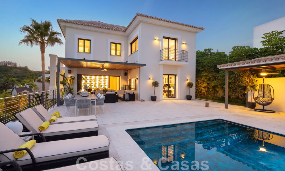 Magnífica villa de lujo en venta de arquitectura mediterránea moderna, con vistas al mar y en un complejo de golf en Benahavis - Marbella 44192