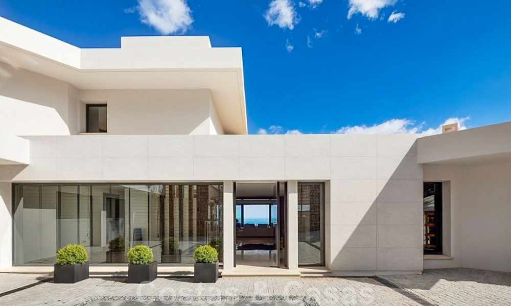 Moderna villa de lujo en venta con vistas al mar y un interior luminoso, en el exclusivo complejo de La Zagaleta Golf, Benahavis - Marbella 44349