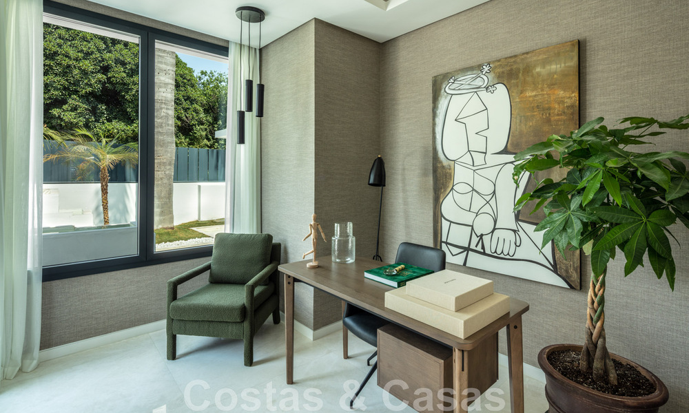 Villa de lujo andaluza contemporánea en venta con numerosas comodidades de lujo, rodeada de campos de golf en Nueva Andalucía, Marbella 44356