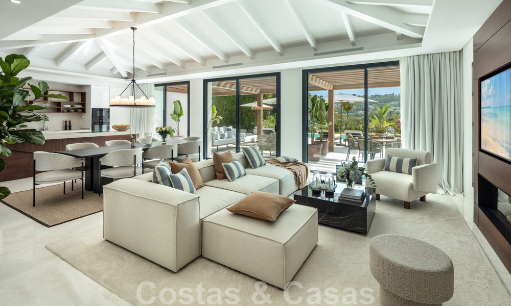 Villa de lujo andaluza contemporánea en venta con numerosas comodidades de lujo, rodeada de campos de golf en Nueva Andalucía, Marbella 44362