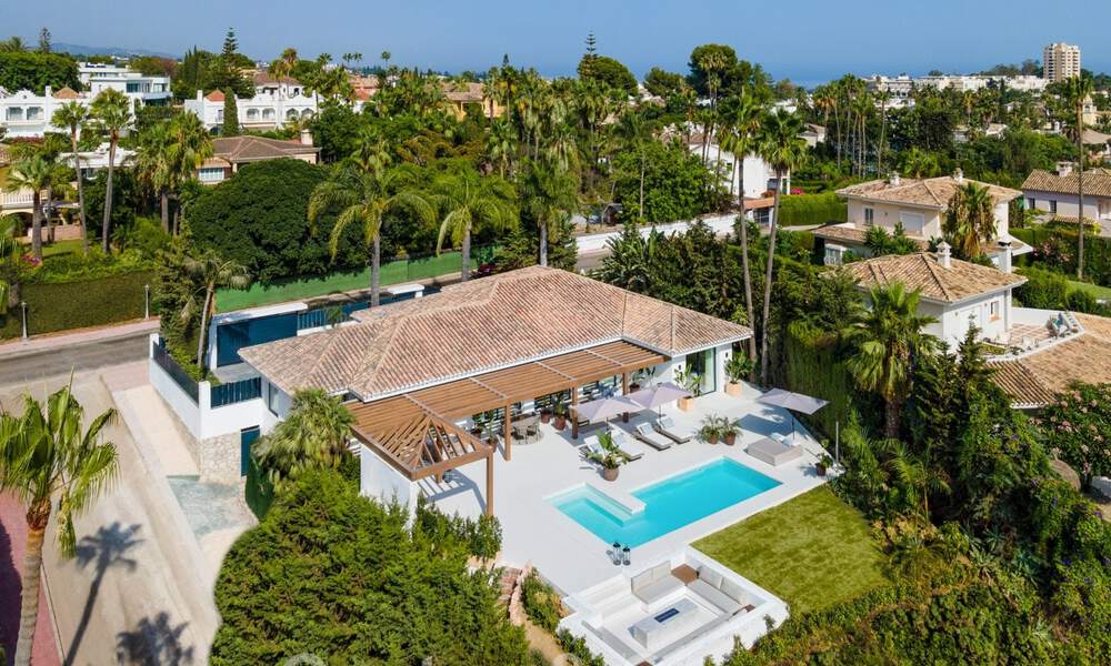 Villa de lujo andaluza contemporánea en venta con numerosas comodidades de lujo, rodeada de campos de golf en Nueva Andalucía, Marbella 44368