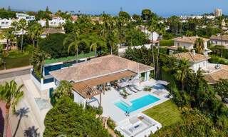 Villa de lujo andaluza contemporánea en venta con numerosas comodidades de lujo, rodeada de campos de golf en Nueva Andalucía, Marbella 44368 
