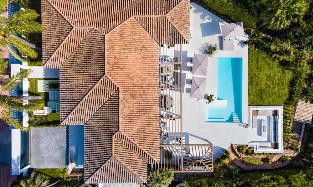Villa de lujo andaluza contemporánea en venta con numerosas comodidades de lujo, rodeada de campos de golf en Nueva Andalucía, Marbella 44369