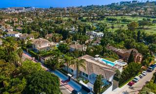 Villa de lujo andaluza contemporánea en venta con numerosas comodidades de lujo, rodeada de campos de golf en Nueva Andalucía, Marbella 44370 