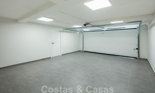 Villa de lujo andaluza contemporánea en venta con numerosas comodidades de lujo, rodeada de campos de golf en Nueva Andalucía, Marbella 44374 