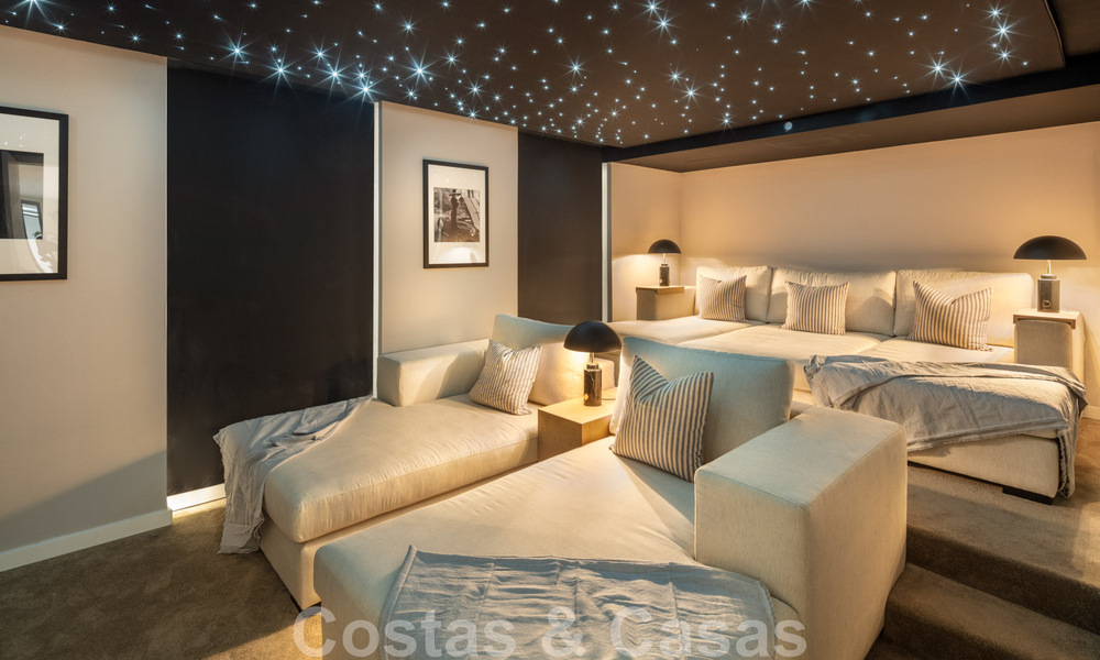 Villa de lujo andaluza contemporánea en venta con numerosas comodidades de lujo, rodeada de campos de golf en Nueva Andalucía, Marbella 44377