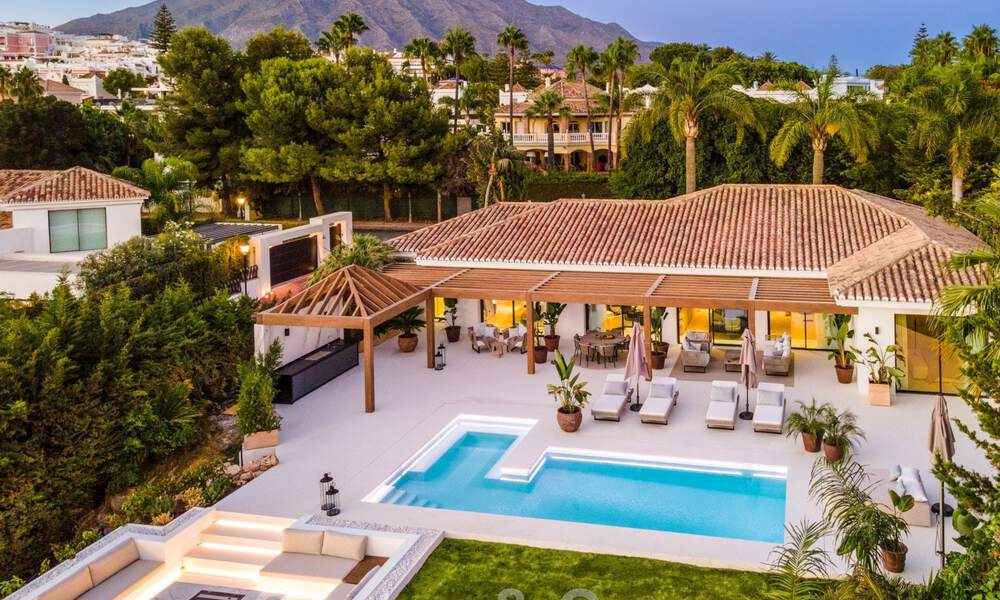 Villa de lujo andaluza contemporánea en venta con numerosas comodidades de lujo, rodeada de campos de golf en Nueva Andalucía, Marbella 44378
