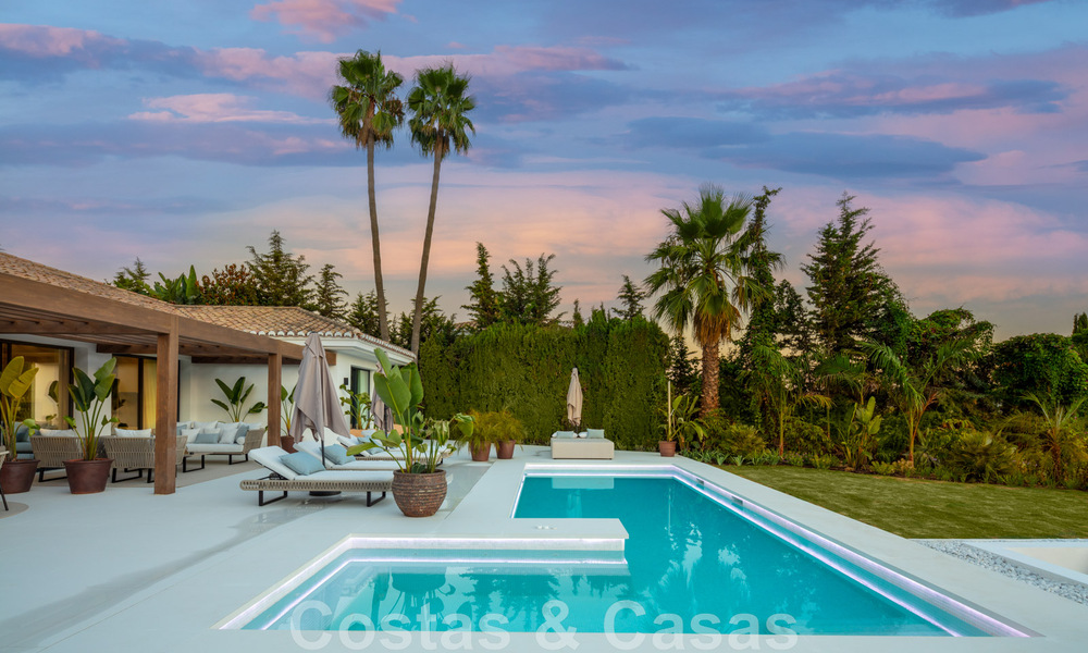 Villa de lujo andaluza contemporánea en venta con numerosas comodidades de lujo, rodeada de campos de golf en Nueva Andalucía, Marbella 44383