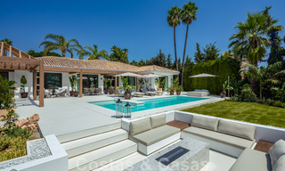 Villa de lujo andaluza contemporánea en venta con numerosas comodidades de lujo, rodeada de campos de golf en Nueva Andalucía, Marbella 44386 