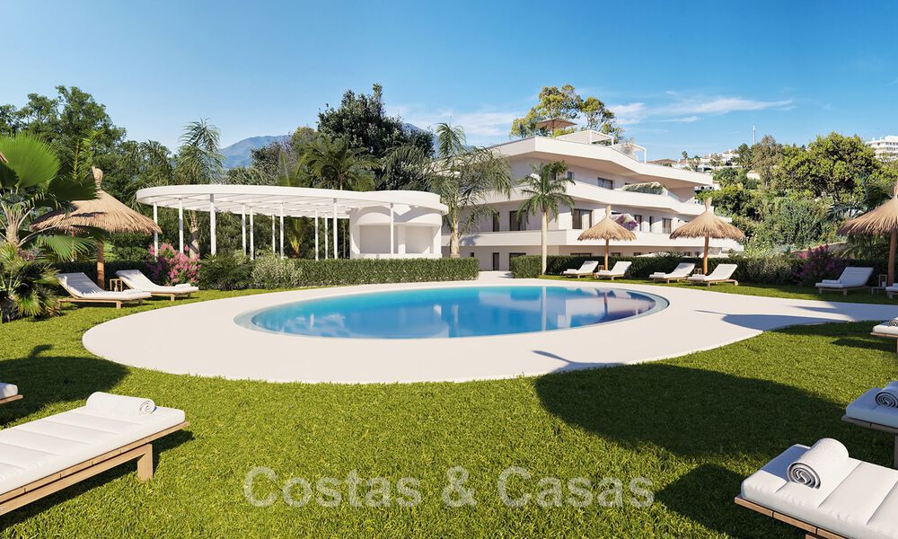 Se venden lujosos apartamentos nuevos de estilo contemporáneo con amplia terraza y vistas panorámicas al mar en Estepona centro 44298