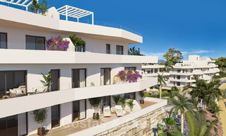 Se venden lujosos apartamentos nuevos de estilo contemporáneo con amplia terraza y vistas panorámicas al mar en Estepona centro 44299 