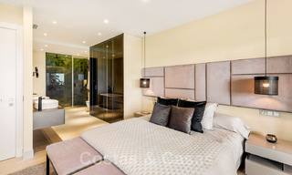 Amplio y lujoso apartamento en venta en un complejo asegurado, en primera línea de playa, con impresionantes vistas al mar, en la Milla de Oro entre Marbella – Estepona 44036 