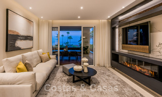 Amplio y lujoso apartamento en venta en un complejo asegurado, en primera línea de playa, con impresionantes vistas al mar, en la Milla de Oro entre Marbella – Estepona 44039 