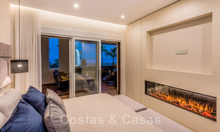 Amplio y lujoso apartamento en venta en un complejo asegurado, en primera línea de playa, con impresionantes vistas al mar, en la Milla de Oro entre Marbella – Estepona 44045 