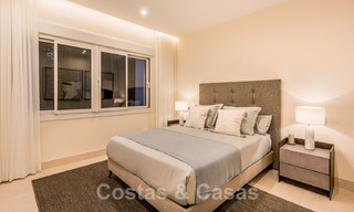 Amplio y lujoso apartamento en venta en un complejo asegurado, en primera línea de playa, con impresionantes vistas al mar, en la Milla de Oro entre Marbella – Estepona 44046 