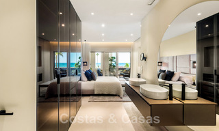 Amplio y lujoso apartamento en venta en un complejo asegurado, en primera línea de playa, con impresionantes vistas al mar, en la Milla de Oro entre Marbella – Estepona 44058 