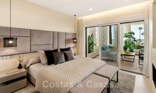 Amplio y lujoso apartamento en venta en un complejo asegurado, en primera línea de playa, con impresionantes vistas al mar, en la Milla de Oro entre Marbella – Estepona 44065 