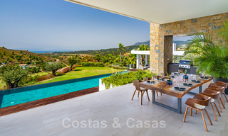 Fenomenal villa de lujo contemporánea en venta, directamente en el campo de golf con vistas al mar en un resort de golf en Marbella - Benahavis 43970 
