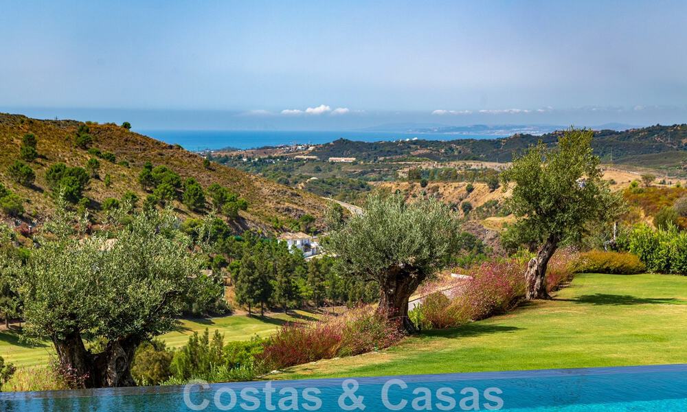 Fenomenal villa de lujo contemporánea en venta, directamente en el campo de golf con vistas al mar en un resort de golf en Marbella - Benahavis 43973