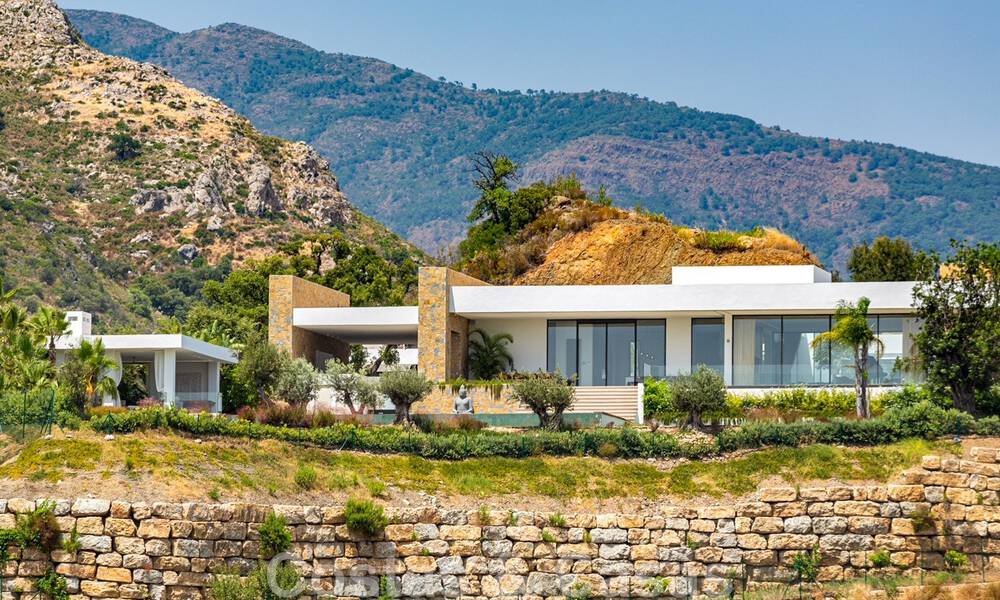 Fenomenal villa de lujo contemporánea en venta, directamente en el campo de golf con vistas al mar en un resort de golf en Marbella - Benahavis 43974