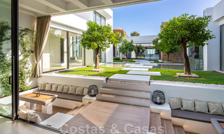 Fenomenal villa de lujo contemporánea en venta, directamente en el campo de golf con vistas al mar en un resort de golf en Marbella - Benahavis 43977 