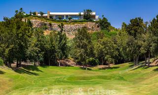 Fenomenal villa de lujo contemporánea en venta, directamente en el campo de golf con vistas al mar en un resort de golf en Marbella - Benahavis 43979 