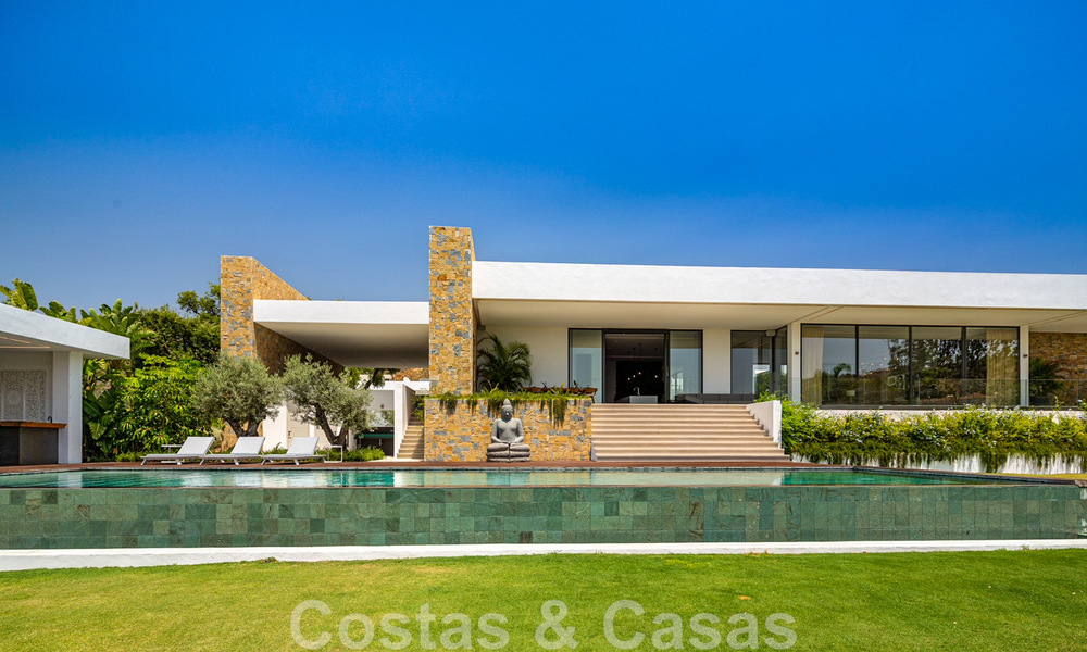 Fenomenal villa de lujo contemporánea en venta, directamente en el campo de golf con vistas al mar en un resort de golf en Marbella - Benahavis 43982