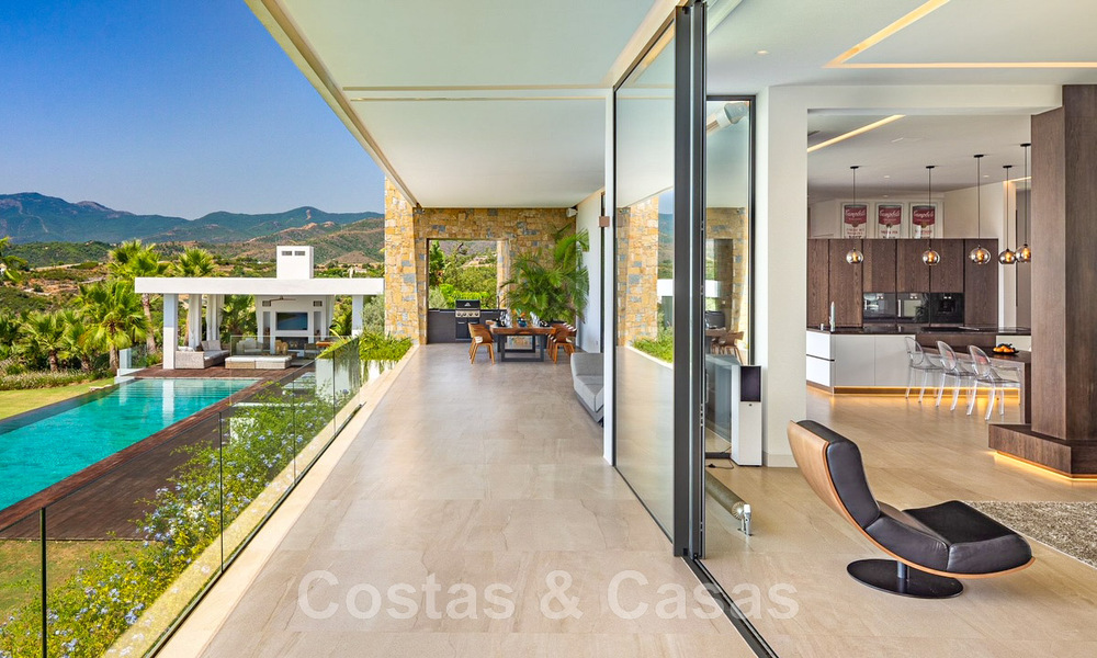 Fenomenal villa de lujo contemporánea en venta, directamente en el campo de golf con vistas al mar en un resort de golf en Marbella - Benahavis 43986