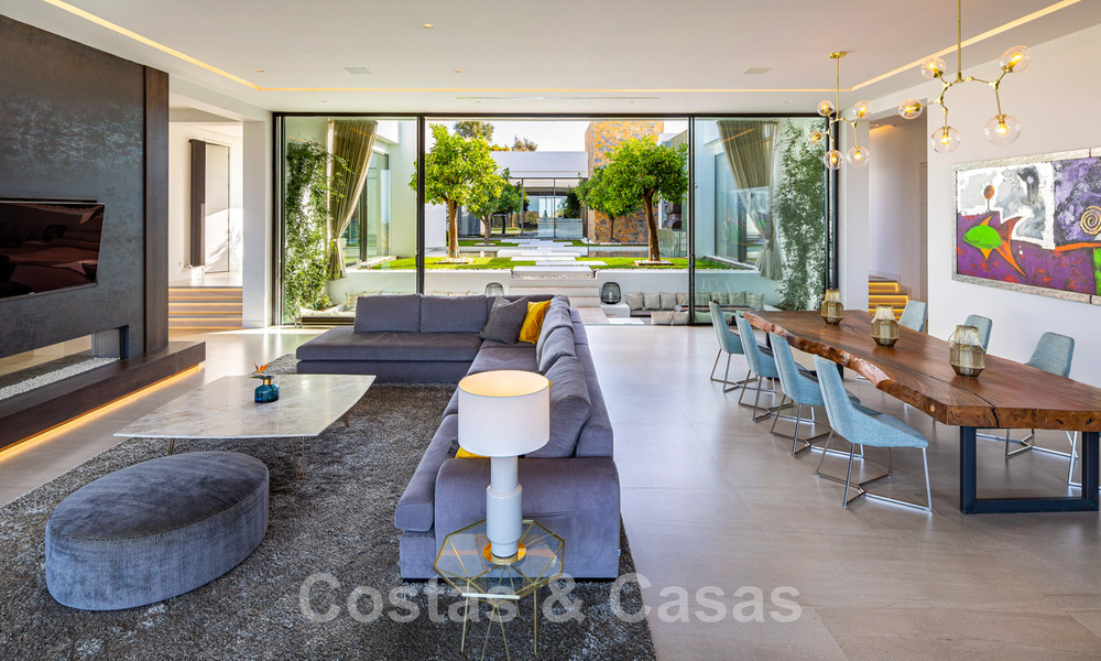 Fenomenal villa de lujo contemporánea en venta, directamente en el campo de golf con vistas al mar en un resort de golf en Marbella - Benahavis 43989