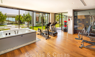 Fenomenal villa de lujo contemporánea en venta, directamente en el campo de golf con vistas al mar en un resort de golf en Marbella - Benahavis 43990 