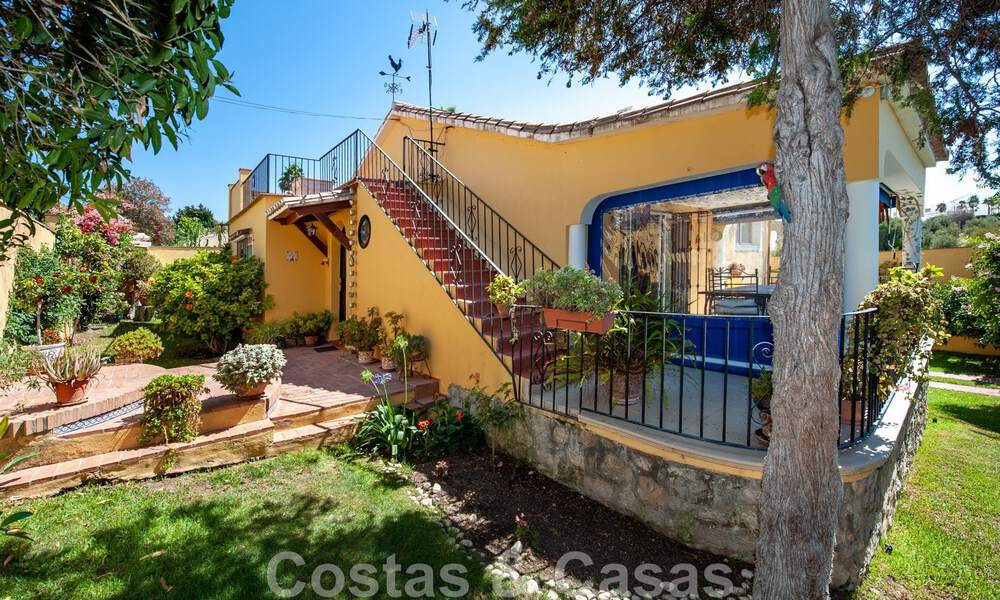 Villa tradicional española en venta con vistas al mar en una urbanización al este del centro de Marbella 44395