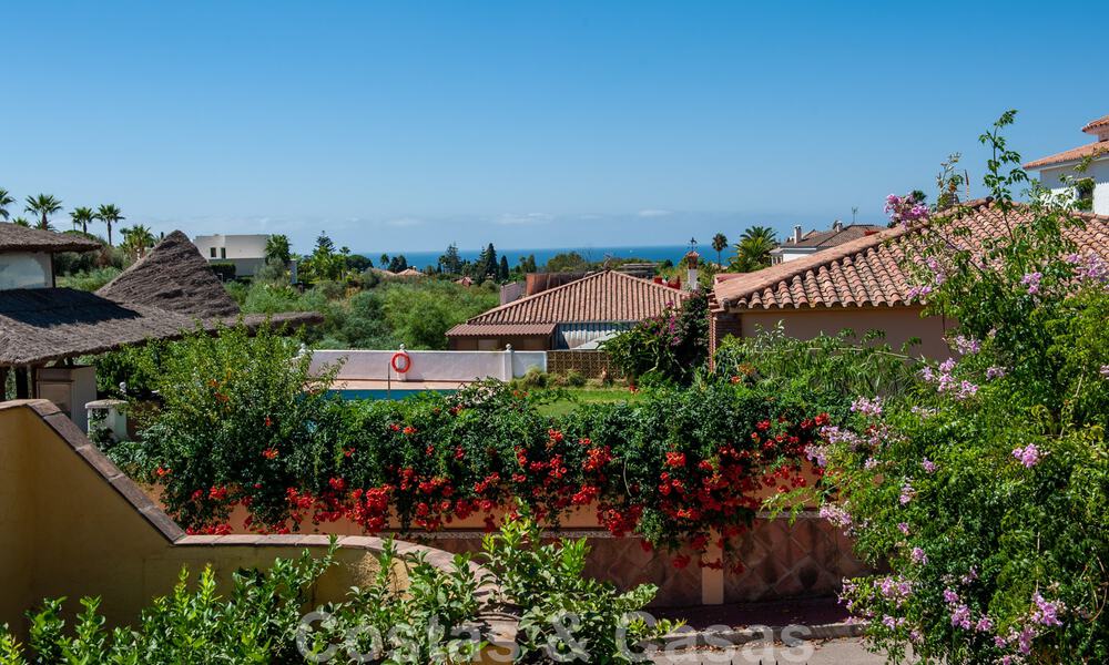 Villa tradicional española en venta con vistas al mar en una urbanización al este del centro de Marbella 44408