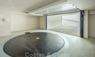 Impresionante y moderna villa de lujo con increíbles vistas al mar en venta en una deseable urbanización en la Milla de Oro de Marbella 44531 