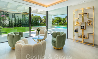 Impresionante y moderna villa de lujo con increíbles vistas al mar en venta en una deseable urbanización en la Milla de Oro de Marbella 44538 