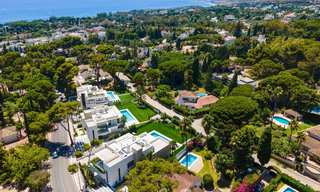 Impresionante y moderna villa de lujo con increíbles vistas al mar en venta en una deseable urbanización en la Milla de Oro de Marbella 44547 
