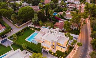 Impresionante y moderna villa de lujo con increíbles vistas al mar en venta en una deseable urbanización en la Milla de Oro de Marbella 44551 