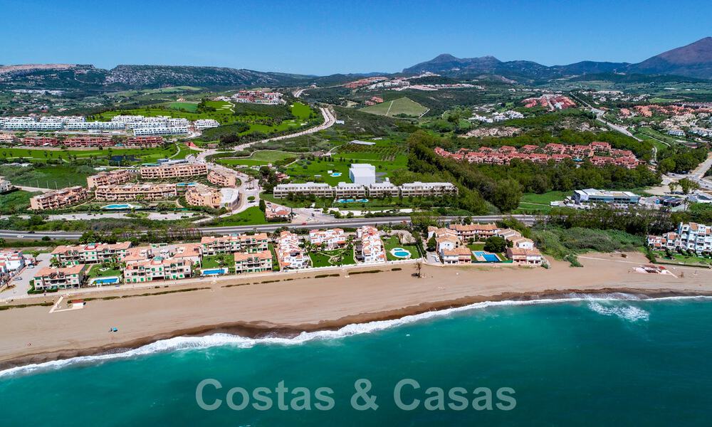 Nuevos apartamentos contemporáneos de lujo en venta con vistas al mar a poca distancia de la playa en Casares, Costa del Sol 44507