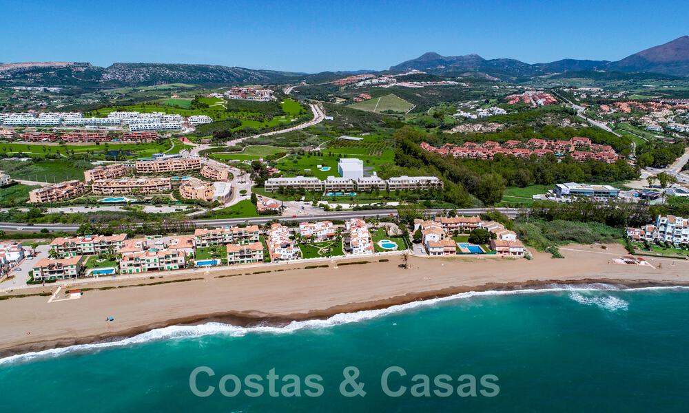 Nuevos apartamentos contemporáneos de lujo en venta con vistas al mar a poca distancia de la playa en Casares, Costa del Sol 44507