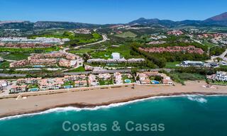 Nuevos apartamentos contemporáneos de lujo en venta con vistas al mar a poca distancia de la playa en Casares, Costa del Sol 44507 