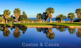Nuevos apartamentos contemporáneos de lujo en venta con vistas al mar a poca distancia de la playa en Casares, Costa del Sol 44521 