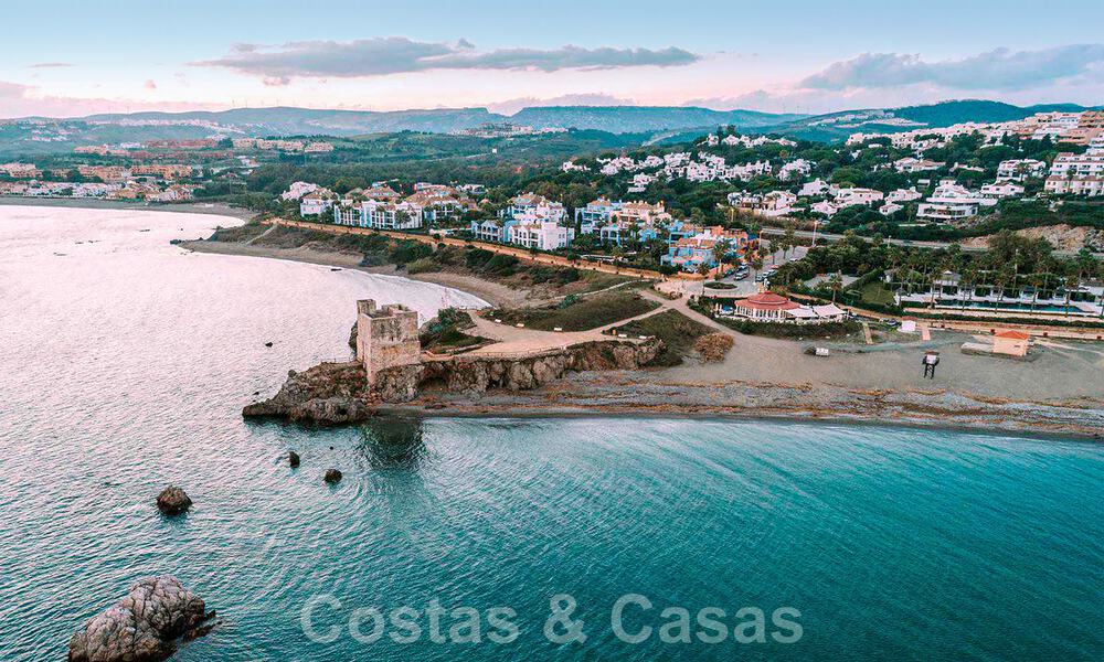 Nuevos apartamentos contemporáneos de lujo en venta con vistas al mar a poca distancia de la playa en Casares, Costa del Sol 44522